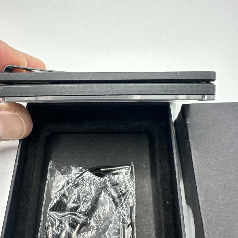 Minimalist Wallet Black New In Box With Extra Straps.